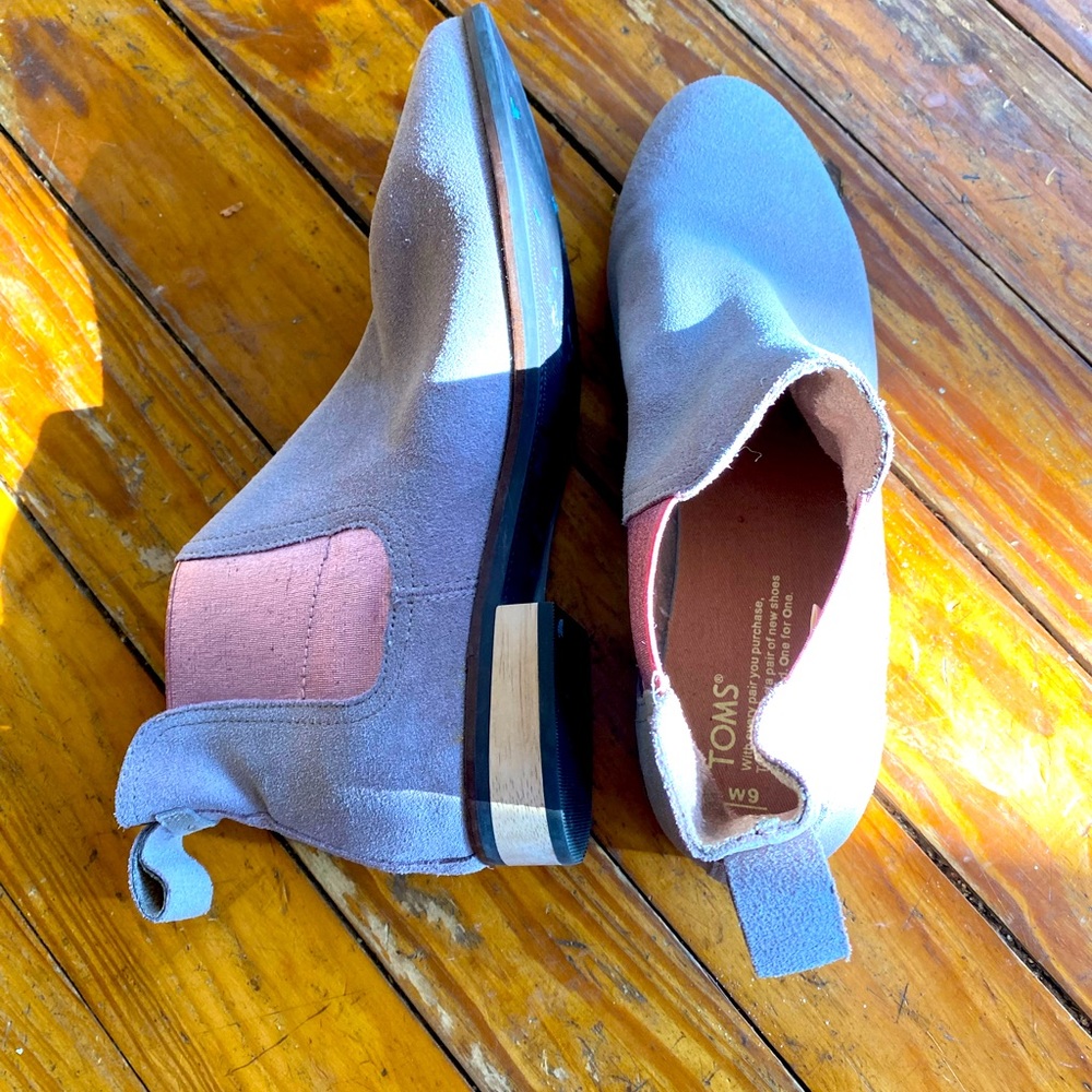 Toms lavender and glittery pink anklet boots. Size 9W.